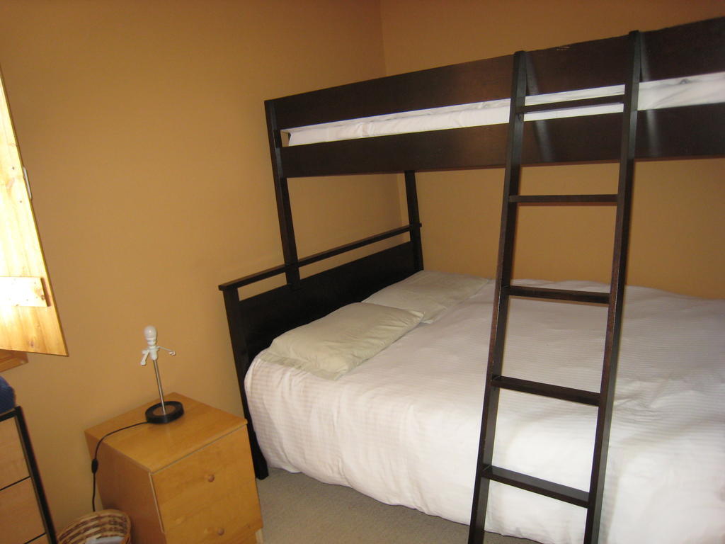 Poppi'S Guesthouse Revelstoke Habitación foto